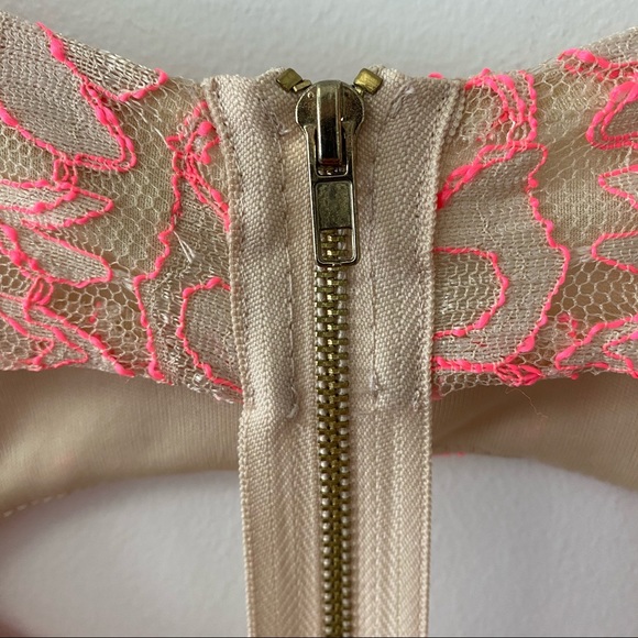 BEAUTIFUL LACE DRESS - Picture 11 of 11